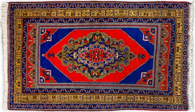 Handwoven rug No. 330, 5′ × 7′