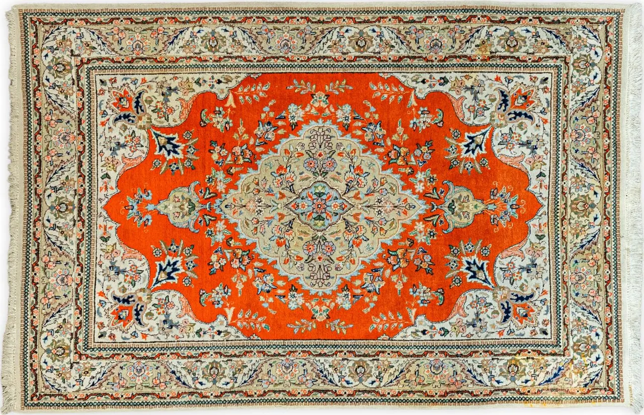 Handwoven rug No. 331, 5′ × 7′, viewed from above