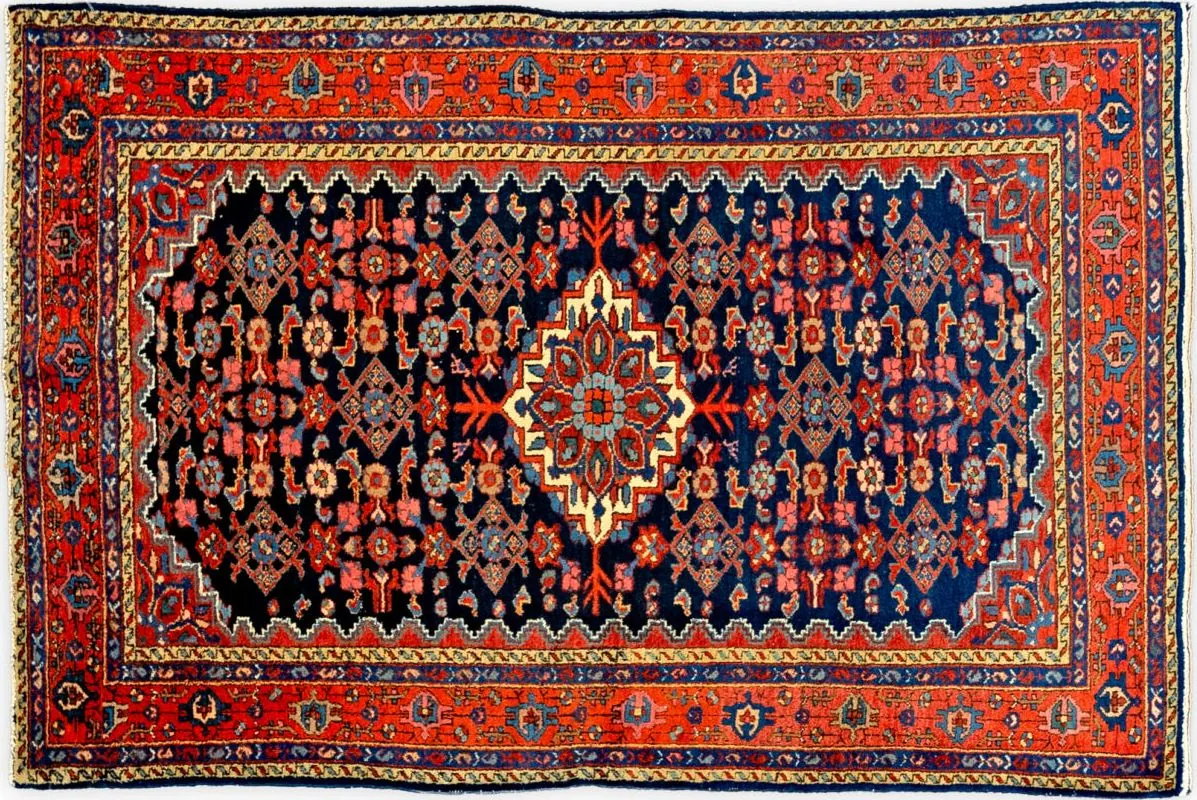 Handwoven rug No. 371, 5′ × 7′, viewed from above