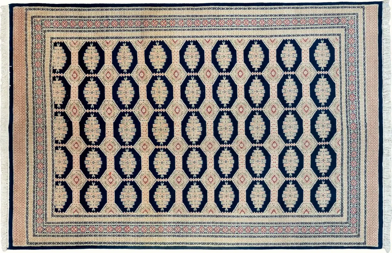 Handwoven rug No. 652, 6′ × 9′, viewed from above