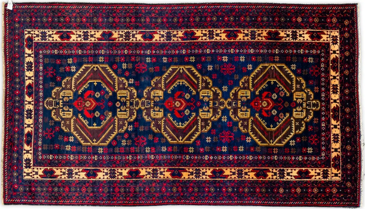 Handwoven rug No. 700, 5′ × 7′, viewed from above